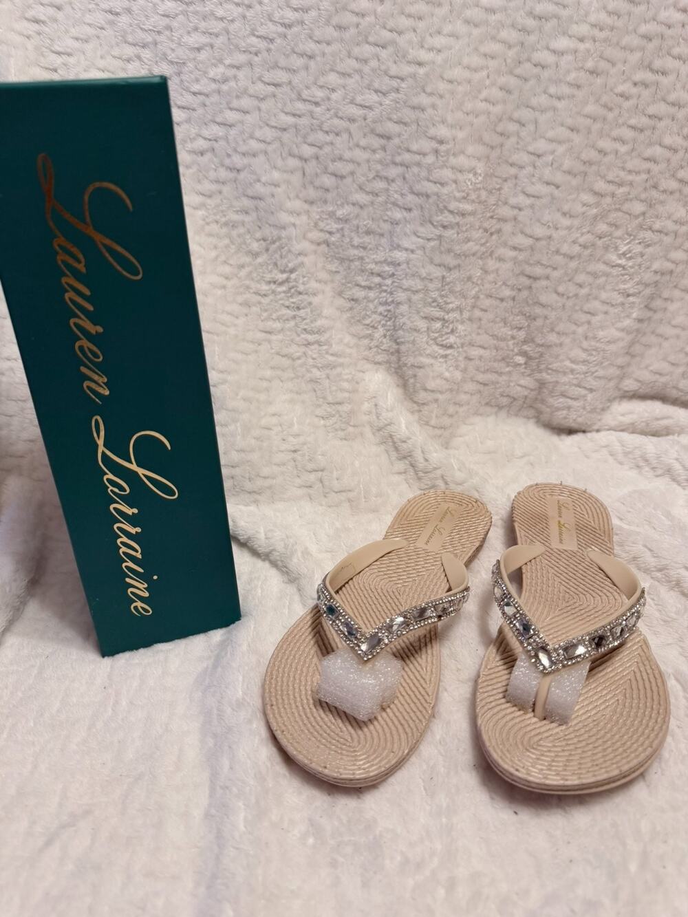 Lauren Lorraine Gigi Beige Nude Flip Flop Rhinestone Sandals Size 6 NIB